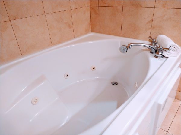 Acrylic Tub Installation in Panama City